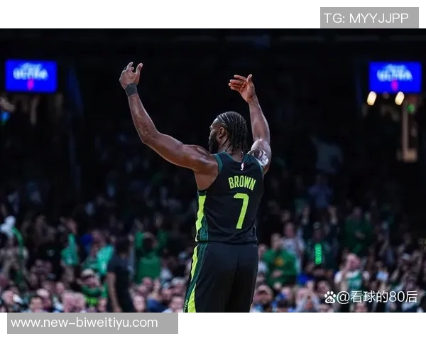 杰伦布朗半场表现出色16投7中贡献16分5篮板3助攻正负值高达22