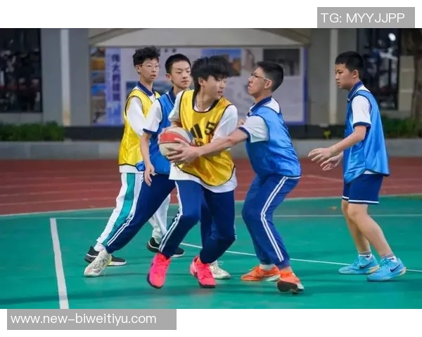 中学生篮球班赛惊现绝杀三分球精彩瞬间引发热议