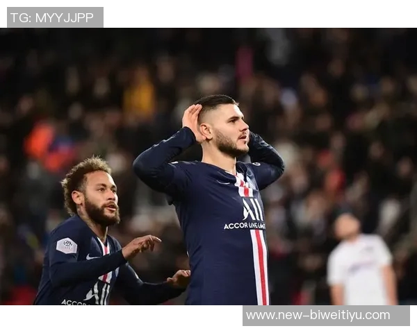 内马尔选择低调风格粉白色LV外套售价4300镑搭配面罩引关注